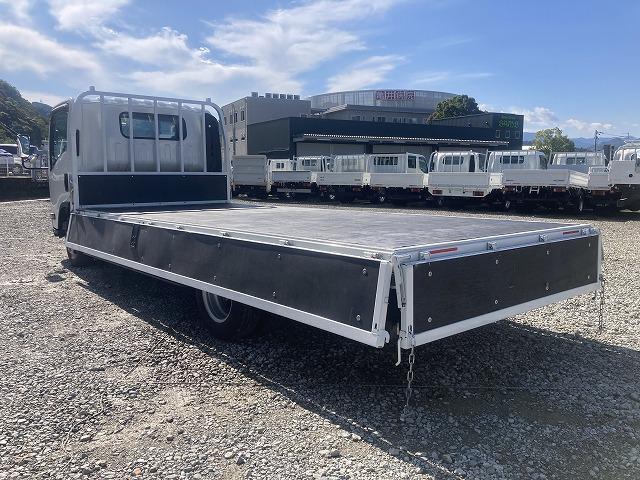 タイタントラック ２ｔ積・ワイド・超ロング・平ボディ・ＡＥＢＳカメラ　２ｔ積　ワイド　超ロング　平ボディ　ＡＥＢＳカメラ　プリクラッシュセーフティ　レーンディパーチャーアラート　坂道発進補助装置　メッキパーツ　Ｂｌｕｅｔｏｏｔｈ付オーディオ　キーレス　超ロング５ｍボディ（13枚目）