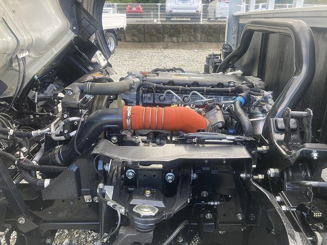 タイタントラック ２ｔ積・ワイド・超ロング・平ボディ・ＡＥＢＳカメラ　２ｔ積　ワイド　超ロング　平ボディ　ＡＥＢＳカメラ　プリクラッシュセーフティ　レーンディパーチャーアラート　坂道発進補助装置　メッキパーツ　Ｂｌｕｅｔｏｏｔｈ付オーディオ　キーレス　超ロング５ｍボディ（17枚目）