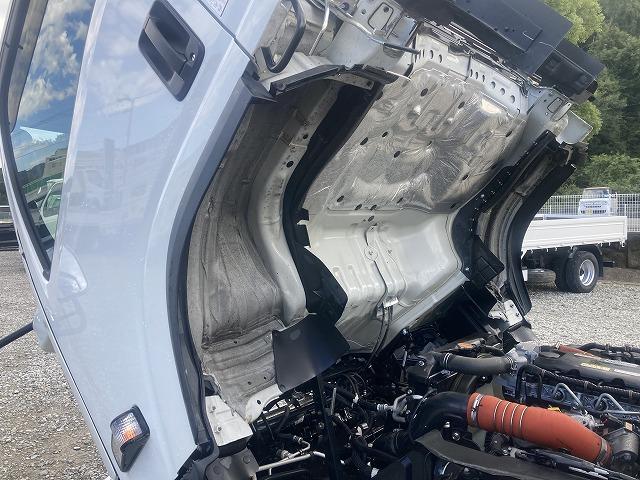 タイタントラック ２ｔ積・ワイド・超ロング・平ボディ・ＡＥＢＳカメラ　２ｔ積　ワイド　超ロング　平ボディ　ＡＥＢＳカメラ　プリクラッシュセーフティ　レーンディパーチャーアラート　坂道発進補助装置　メッキパーツ　Ｂｌｕｅｔｏｏｔｈ付オーディオ　キーレス　超ロング５ｍボディ（21枚目）