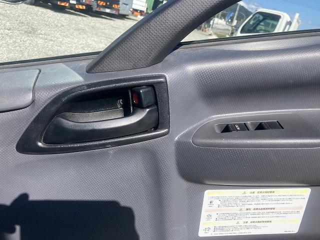 タイタントラック ２ｔ積・ワイド・超ロング・平ボディ・ＡＥＢＳカメラ　２ｔ積　ワイド　超ロング　平ボディ　ＡＥＢＳカメラ　プリクラッシュセーフティ　レーンディパーチャーアラート　坂道発進補助装置　メッキパーツ　Ｂｌｕｅｔｏｏｔｈ付オーディオ　キーレス　超ロング５ｍボディ（29枚目）