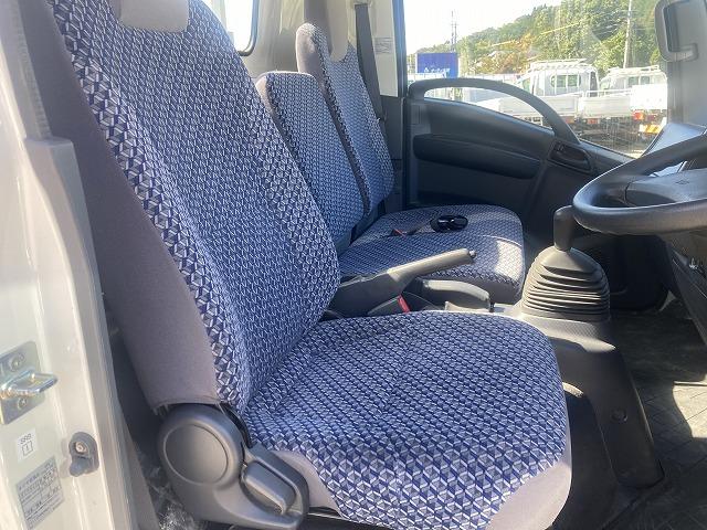 タイタントラック ２ｔ積・ワイド・超ロング・平ボディ・ＡＥＢＳカメラ　２ｔ積　ワイド　超ロング　平ボディ　ＡＥＢＳカメラ　プリクラッシュセーフティ　レーンディパーチャーアラート　坂道発進補助装置　メッキパーツ　Ｂｌｕｅｔｏｏｔｈ付オーディオ　キーレス　超ロング５ｍボディ（33枚目）