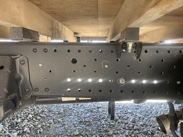 タイタントラック ２ｔ積・ワイド・超ロング・平ボディ・ＡＥＢＳカメラ　２ｔ積　ワイド　超ロング　平ボディ　ＡＥＢＳカメラ　プリクラッシュセーフティ　レーンディパーチャーアラート　坂道発進補助装置　メッキパーツ　Ｂｌｕｅｔｏｏｔｈ付オーディオ　キーレス　超ロング５ｍボディ（40枚目）