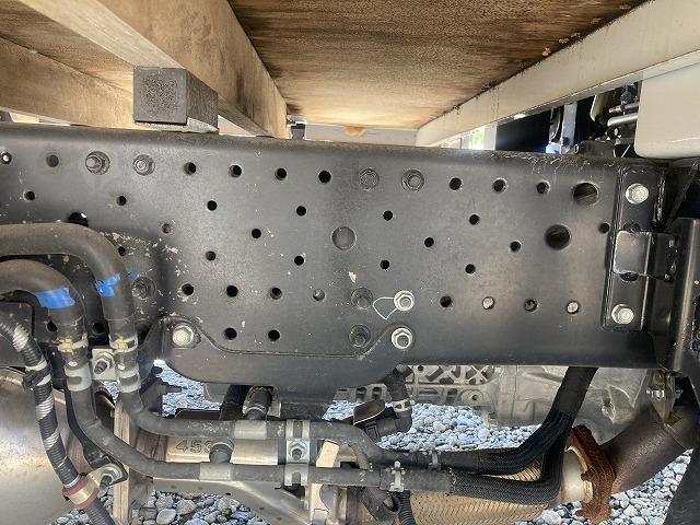 タイタントラック ２ｔ積・ワイド・超ロング・平ボディ・ＡＥＢＳカメラ　２ｔ積　ワイド　超ロング　平ボディ　ＡＥＢＳカメラ　プリクラッシュセーフティ　レーンディパーチャーアラート　坂道発進補助装置　メッキパーツ　Ｂｌｕｅｔｏｏｔｈ付オーディオ　キーレス　超ロング５ｍボディ（41枚目）