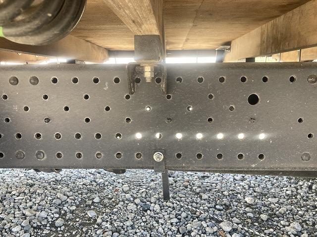 タイタントラック ２ｔ積・ワイド・超ロング・平ボディ・ＡＥＢＳカメラ　２ｔ積　ワイド　超ロング　平ボディ　ＡＥＢＳカメラ　プリクラッシュセーフティ　レーンディパーチャーアラート　坂道発進補助装置　メッキパーツ　Ｂｌｕｅｔｏｏｔｈ付オーディオ　キーレス　超ロング５ｍボディ（42枚目）