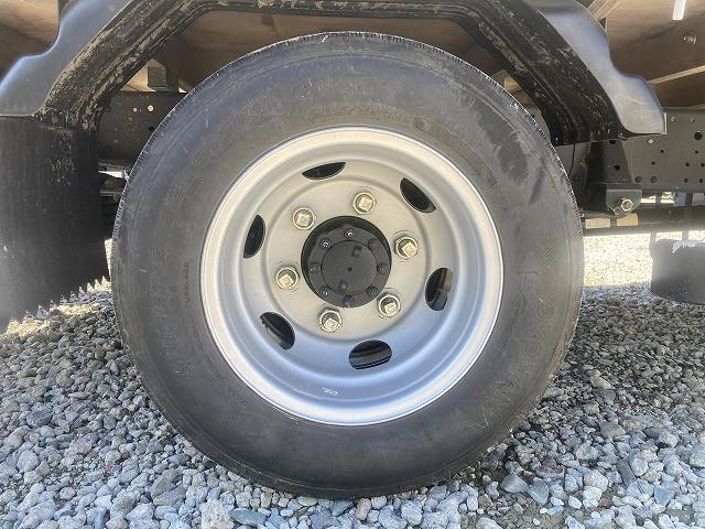 タイタントラック ２ｔ積・ワイド・超ロング・平ボディ・ＡＥＢＳカメラ　２ｔ積　ワイド　超ロング　平ボディ　ＡＥＢＳカメラ　プリクラッシュセーフティ　レーンディパーチャーアラート　坂道発進補助装置　メッキパーツ　Ｂｌｕｅｔｏｏｔｈ付オーディオ　キーレス　超ロング５ｍボディ（45枚目）