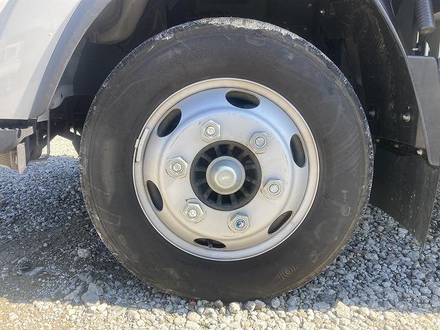 タイタントラック ２ｔ積・ワイド・超ロング・平ボディ・ＡＥＢＳカメラ　２ｔ積　ワイド　超ロング　平ボディ　ＡＥＢＳカメラ　プリクラッシュセーフティ　レーンディパーチャーアラート　坂道発進補助装置　メッキパーツ　Ｂｌｕｅｔｏｏｔｈ付オーディオ　キーレス　超ロング５ｍボディ（46枚目）