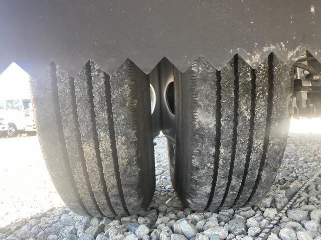 タイタントラック ２ｔ積・ワイド・超ロング・平ボディ・ＡＥＢＳカメラ　２ｔ積　ワイド　超ロング　平ボディ　ＡＥＢＳカメラ　プリクラッシュセーフティ　レーンディパーチャーアラート　坂道発進補助装置　メッキパーツ　Ｂｌｕｅｔｏｏｔｈ付オーディオ　キーレス　超ロング５ｍボディ（50枚目）