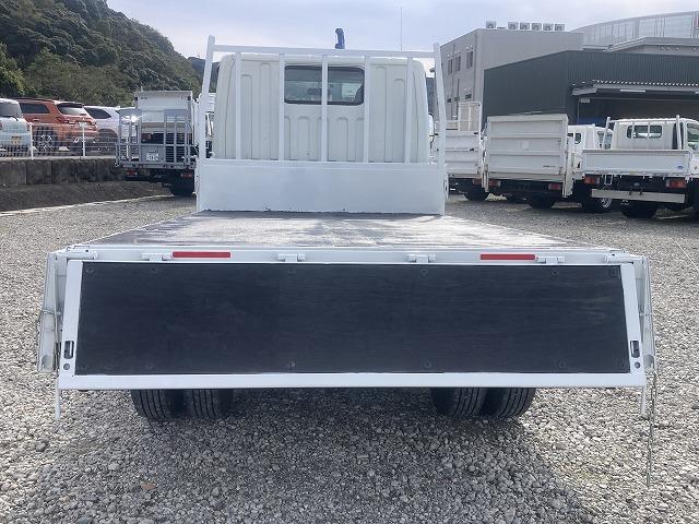 キャンター ３ｔ積・平ボディ・バックカメラ・ナビ・５ＭＴ　３ｔ積・平ボディ・バックカメラ・ナビ・５ＭＴ・荷台鉄板張り・床フック３対・メッキパーツ・電格ミラー・キーレス・フォグ・ゲートチェーン・ＥＴＣ・運転席アームレスト・荷台内寸３１２１　Ｗ１８０６　Ｈ３７３（14枚目）