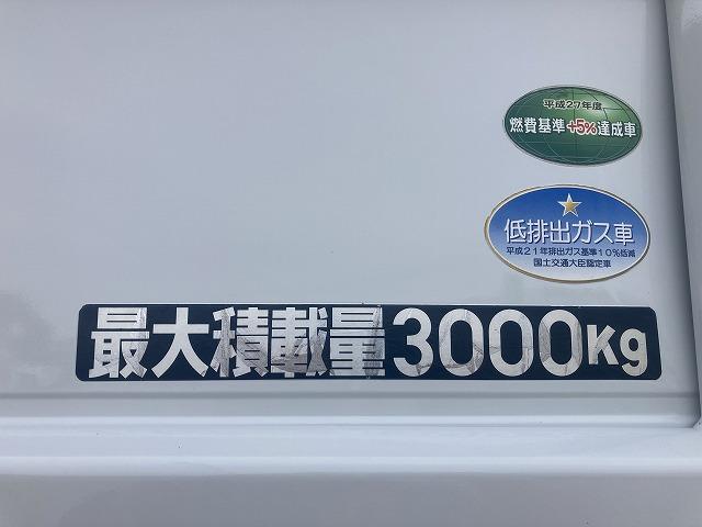 キャンター ３ｔ積・平ボディ・バックカメラ・ナビ・５ＭＴ　３ｔ積・平ボディ・バックカメラ・ナビ・５ＭＴ・荷台鉄板張り・床フック３対・メッキパーツ・電格ミラー・キーレス・フォグ・ゲートチェーン・ＥＴＣ・運転席アームレスト・荷台内寸３１２１　Ｗ１８０６　Ｈ３７３（17枚目）