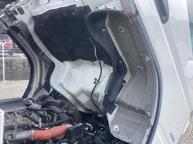 キャンター ３ｔ積・平ボディ・バックカメラ・ナビ・５ＭＴ　３ｔ積・平ボディ・バックカメラ・ナビ・５ＭＴ・荷台鉄板張り・床フック３対・メッキパーツ・電格ミラー・キーレス・フォグ・ゲートチェーン・ＥＴＣ・運転席アームレスト・荷台内寸３１２１　Ｗ１８０６　Ｈ３７３（19枚目）