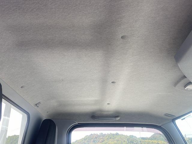 キャンター ３ｔ積・平ボディ・バックカメラ・ナビ・５ＭＴ　３ｔ積・平ボディ・バックカメラ・ナビ・５ＭＴ・荷台鉄板張り・床フック３対・メッキパーツ・電格ミラー・キーレス・フォグ・ゲートチェーン・ＥＴＣ・運転席アームレスト・荷台内寸３１２１　Ｗ１８０６　Ｈ３７３（26枚目）