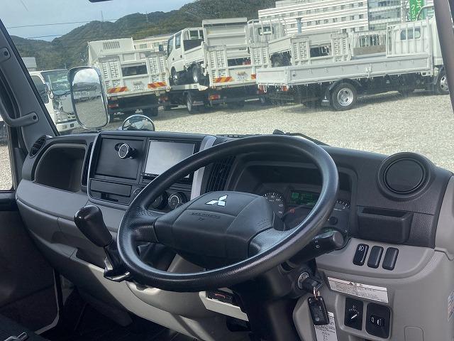 キャンター ３ｔ積・平ボディ・バックカメラ・ナビ・５ＭＴ　３ｔ積・平ボディ・バックカメラ・ナビ・５ＭＴ・荷台鉄板張り・床フック３対・メッキパーツ・電格ミラー・キーレス・フォグ・ゲートチェーン・ＥＴＣ・運転席アームレスト・荷台内寸３１２１　Ｗ１８０６　Ｈ３７３（29枚目）