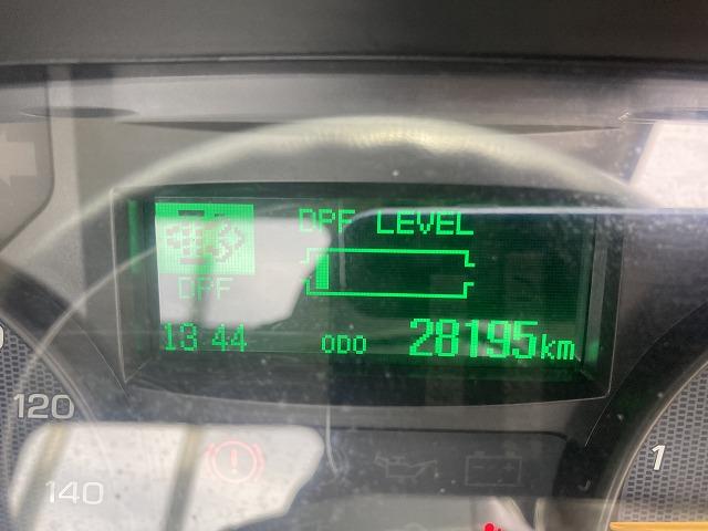 キャンター ３ｔ積・平ボディ・バックカメラ・ナビ・５ＭＴ　３ｔ積・平ボディ・バックカメラ・ナビ・５ＭＴ・荷台鉄板張り・床フック３対・メッキパーツ・電格ミラー・キーレス・フォグ・ゲートチェーン・ＥＴＣ・運転席アームレスト・荷台内寸３１２１　Ｗ１８０６　Ｈ３７３（30枚目）