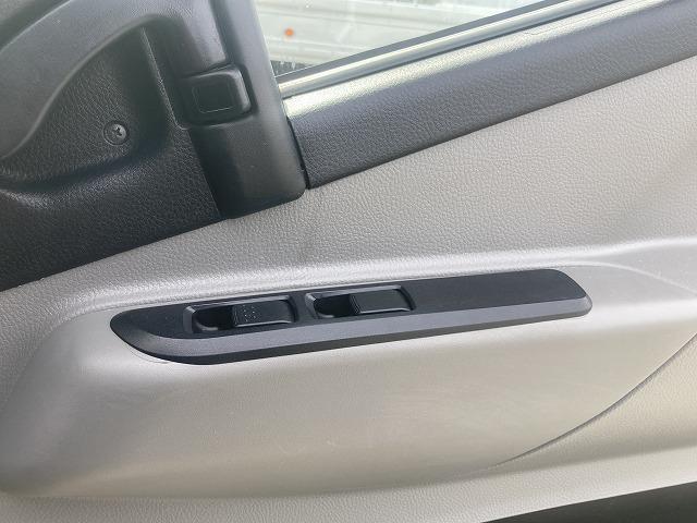 キャンター ３ｔ積・平ボディ・バックカメラ・ナビ・５ＭＴ　３ｔ積・平ボディ・バックカメラ・ナビ・５ＭＴ・荷台鉄板張り・床フック３対・メッキパーツ・電格ミラー・キーレス・フォグ・ゲートチェーン・ＥＴＣ・運転席アームレスト・荷台内寸３１２１　Ｗ１８０６　Ｈ３７３（35枚目）