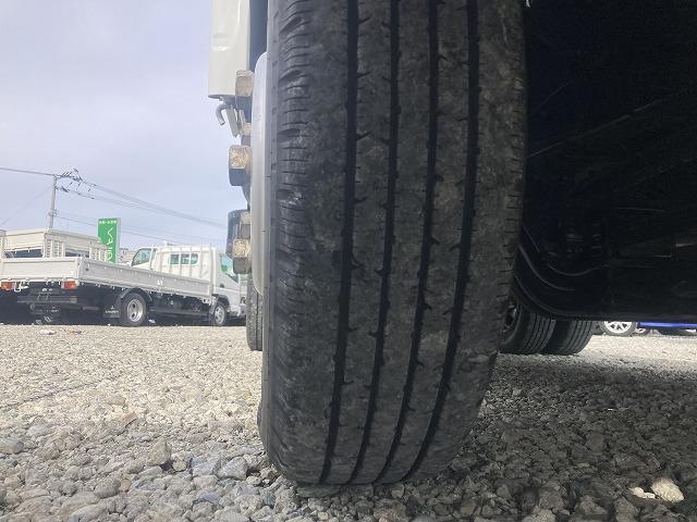 キャンター ３ｔ積・平ボディ・バックカメラ・ナビ・５ＭＴ　３ｔ積・平ボディ・バックカメラ・ナビ・５ＭＴ・荷台鉄板張り・床フック３対・メッキパーツ・電格ミラー・キーレス・フォグ・ゲートチェーン・ＥＴＣ・運転席アームレスト・荷台内寸３１２１　Ｗ１８０６　Ｈ３７３（40枚目）