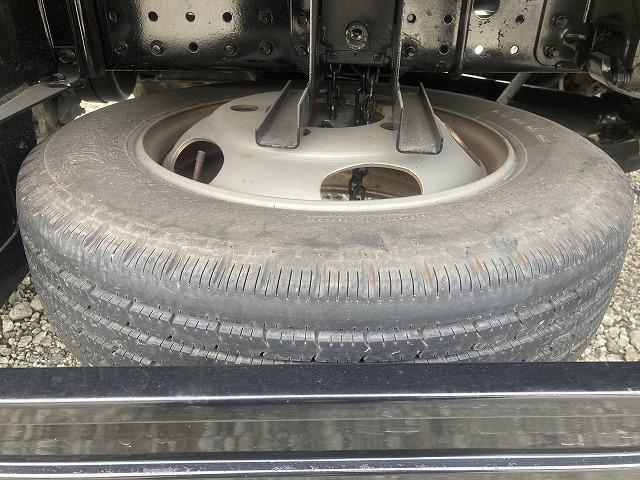 キャンター ３ｔ積・平ボディ・バックカメラ・ナビ・５ＭＴ　３ｔ積・平ボディ・バックカメラ・ナビ・５ＭＴ・荷台鉄板張り・床フック３対・メッキパーツ・電格ミラー・キーレス・フォグ・ゲートチェーン・ＥＴＣ・運転席アームレスト・荷台内寸３１２１　Ｗ１８０６　Ｈ３７３（44枚目）