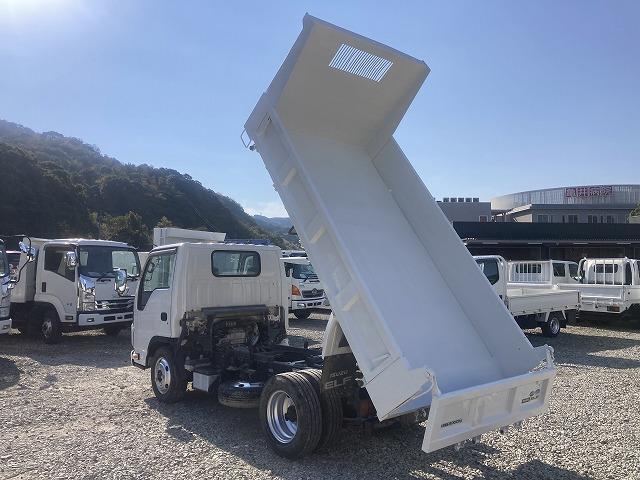 エルフトラック 全低床・強化ダンプ・６ＭＴ・中間ピン　３ｔ積・全低床・強化ダンプ・新明和製ＤＲ２－０１１０ＳＹ・６ＭＴ・中間ピン・坂道発進補助装置・電格ミラー・メッキパーツ・ＥＴＣ・荷台内寸　Ｌ３０６５　Ｗ１６０９　Ｈ３６３（6枚目）