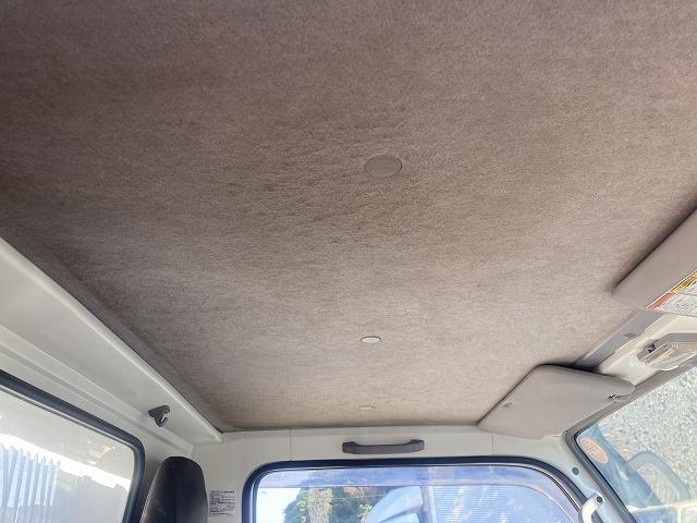 エルフトラック 全低床・強化ダンプ・６ＭＴ・中間ピン　３ｔ積・全低床・強化ダンプ・新明和製ＤＲ２－０１１０ＳＹ・６ＭＴ・中間ピン・坂道発進補助装置・電格ミラー・メッキパーツ・ＥＴＣ・荷台内寸　Ｌ３０６５　Ｗ１６０９　Ｈ３６３（39枚目）