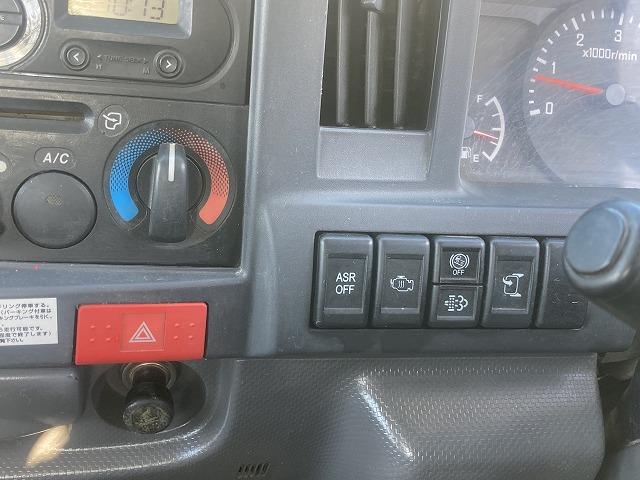 エルフトラック 全低床・強化ダンプ・６ＭＴ・中間ピン　３ｔ積・全低床・強化ダンプ・新明和製ＤＲ２－０１１０ＳＹ・６ＭＴ・中間ピン・坂道発進補助装置・電格ミラー・メッキパーツ・ＥＴＣ・荷台内寸　Ｌ３０６５　Ｗ１６０９　Ｈ３６３（41枚目）