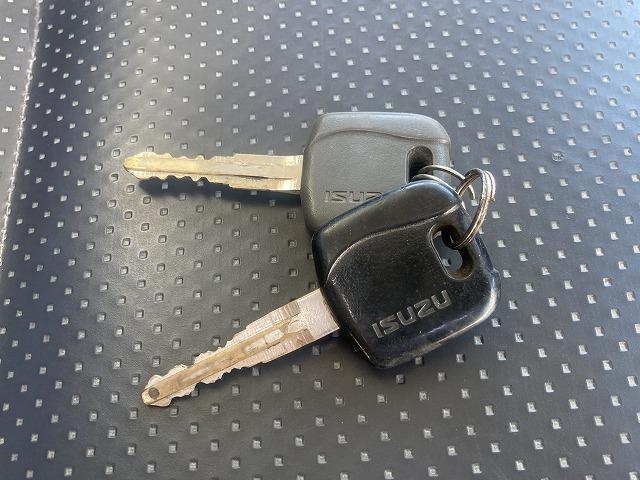 エルフトラック 全低床・強化ダンプ・６ＭＴ・中間ピン　３ｔ積・全低床・強化ダンプ・新明和製ＤＲ２－０１１０ＳＹ・６ＭＴ・中間ピン・坂道発進補助装置・電格ミラー・メッキパーツ・ＥＴＣ・荷台内寸　Ｌ３０６５　Ｗ１６０９　Ｈ３６３（44枚目）