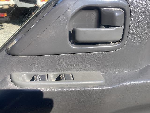 エルフトラック 全低床・強化ダンプ・６ＭＴ・中間ピン　３ｔ積・全低床・強化ダンプ・新明和製ＤＲ２－０１１０ＳＹ・６ＭＴ・中間ピン・坂道発進補助装置・電格ミラー・メッキパーツ・ＥＴＣ・荷台内寸　Ｌ３０６５　Ｗ１６０９　Ｈ３６３（47枚目）