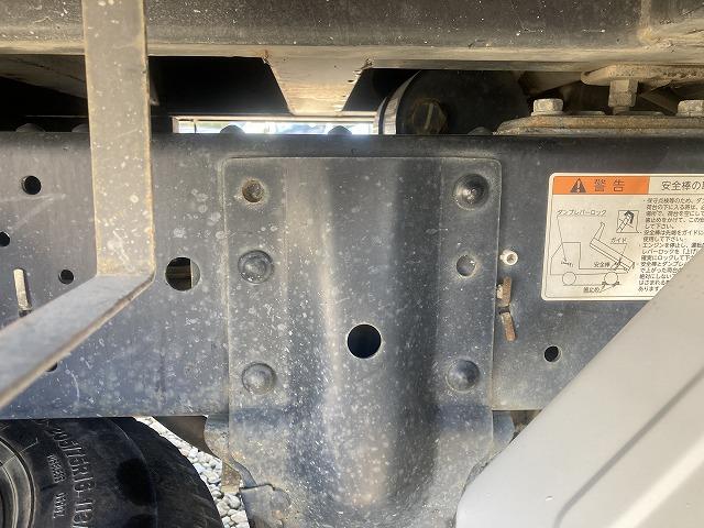 エルフトラック 全低床・強化ダンプ・６ＭＴ・中間ピン　３ｔ積・全低床・強化ダンプ・新明和製ＤＲ２－０１１０ＳＹ・６ＭＴ・中間ピン・坂道発進補助装置・電格ミラー・メッキパーツ・ＥＴＣ・荷台内寸　Ｌ３０６５　Ｗ１６０９　Ｈ３６３（50枚目）