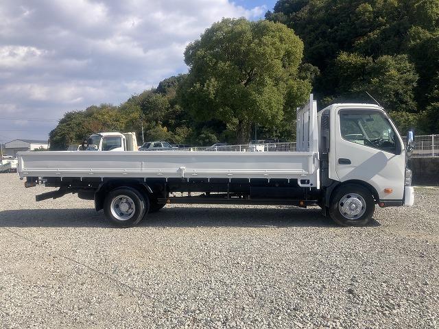 ダイナトラック ４．５５ｔ積・５５０ボディ・６ＭＴ　４．５５ｔ積　５５０ボディ　６ＭＴ　メッキパーツ　ＥＴＣ　エコモードスイッチ　アシストゲート　床フック　鳥居加工　荷台内寸　Ｌ５４９２　Ｗ２１１５　Ｈ３３９（5枚目）