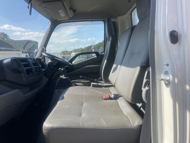 ダイナトラック ４．５５ｔ積・５５０ボディ・６ＭＴ　４．５５ｔ積　５５０ボディ　６ＭＴ　メッキパーツ　ＥＴＣ　エコモードスイッチ　アシストゲート　床フック　鳥居加工　荷台内寸　Ｌ５４９２　Ｗ２１１５　Ｈ３３９（27枚目）