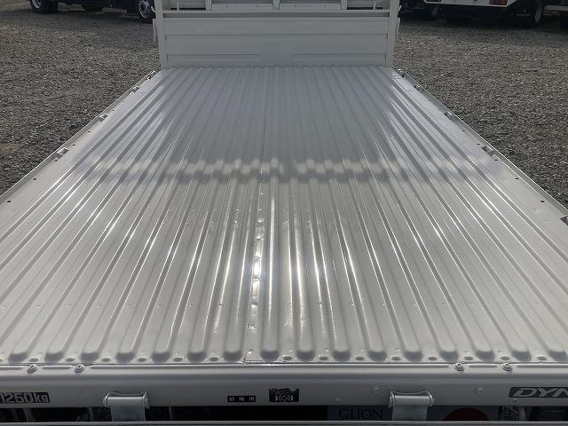 トヨエース １．２５ｔ積・平ボディ・１０尺・普通免許対応・ＡＴ　１．２５ｔ積・平ボディ・１０尺・普通免許対応・ＡＴ・ドアバイザー・マット・フォグランプ・荷台内寸　Ｌ３１０７　Ｗ１６３２　Ｈ３７６（23枚目）