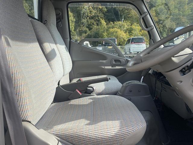 トヨエース １．２５ｔ積・平ボディ・１０尺・普通免許対応・ＡＴ　１．２５ｔ積・平ボディ・１０尺・普通免許対応・ＡＴ・ドアバイザー・マット・フォグランプ・荷台内寸　Ｌ３１０７　Ｗ１６３２　Ｈ３７６（25枚目）