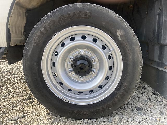 トヨエース １．２５ｔ積・平ボディ・１０尺・普通免許対応・ＡＴ　１．２５ｔ積・平ボディ・１０尺・普通免許対応・ＡＴ・ドアバイザー・マット・フォグランプ・荷台内寸　Ｌ３１０７　Ｗ１６３２　Ｈ３７６（40枚目）