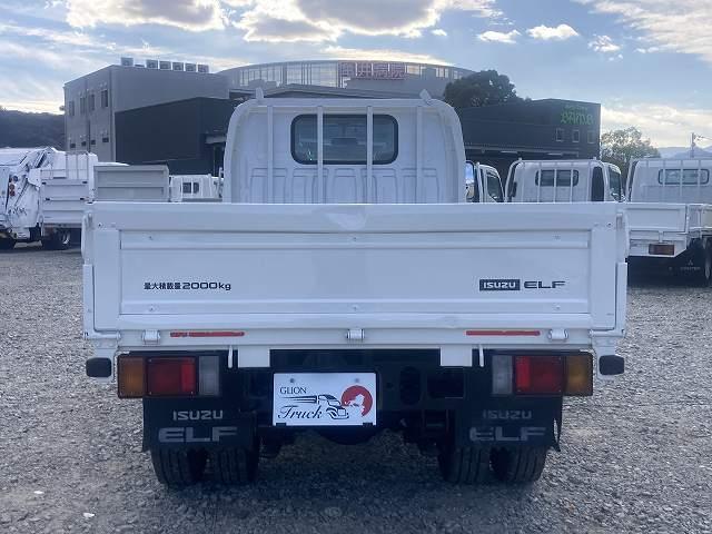 エルフトラック 2t積・平ボディ・5MT・全低床 2t積・平ボディ・5MT・全低床・坂道発進補助装置・電格ミラー・メッキパーツ・シートカバー・キーレス・エコモードスイッチ・フォグ・ETC・ゲートチェーン・荷台内寸 L3134 W1630 H368(7枚目)