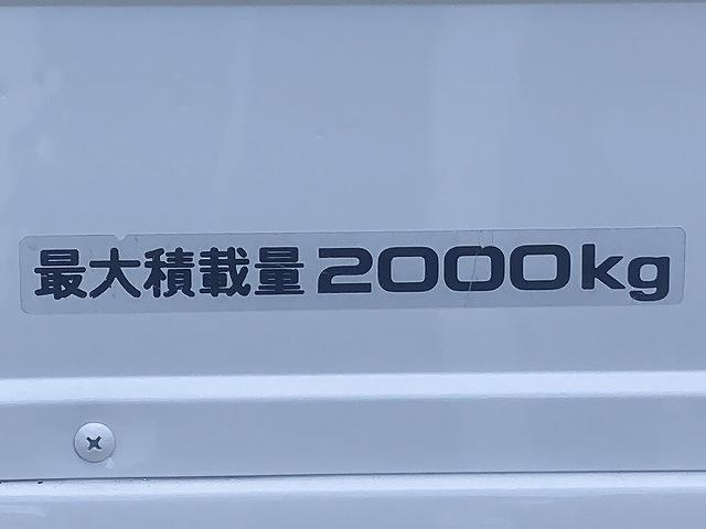 エルフトラック 2t積・平ボディ・5MT・全低床 2t積・平ボディ・5MT・全低床・坂道発進補助装置・電格ミラー・メッキパーツ・シートカバー・キーレス・エコモードスイッチ・フォグ・ETC・ゲートチェーン・荷台内寸 L3134 W1630 H368(18枚目)