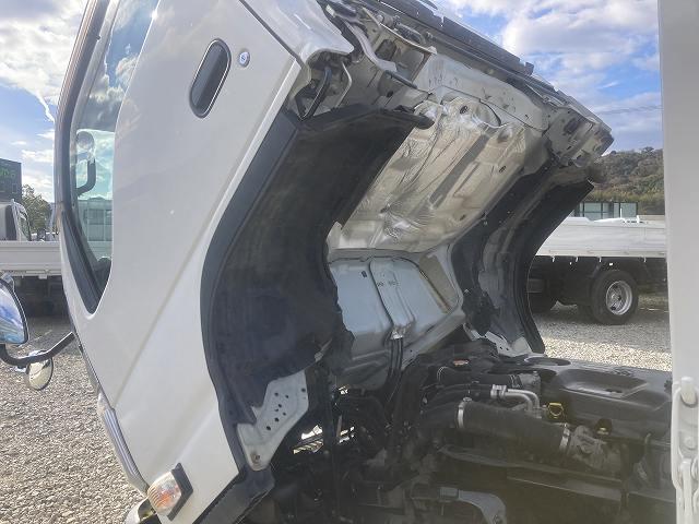 エルフトラック 2t積・平ボディ・5MT・全低床 2t積・平ボディ・5MT・全低床・坂道発進補助装置・電格ミラー・メッキパーツ・シートカバー・キーレス・エコモードスイッチ・フォグ・ETC・ゲートチェーン・荷台内寸 L3134 W1630 H368(19枚目)