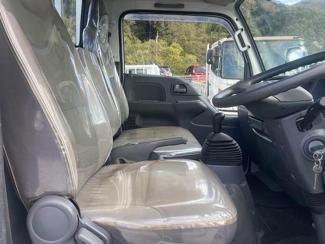 エルフトラック 2t積・平ボディ・5MT・全低床 2t積・平ボディ・5MT・全低床・坂道発進補助装置・電格ミラー・メッキパーツ・シートカバー・キーレス・エコモードスイッチ・フォグ・ETC・ゲートチェーン・荷台内寸 L3134 W1630 H368(23枚目)