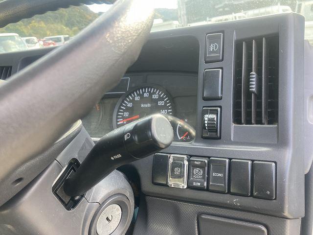 エルフトラック 2t積・平ボディ・5MT・全低床 2t積・平ボディ・5MT・全低床・坂道発進補助装置・電格ミラー・メッキパーツ・シートカバー・キーレス・エコモードスイッチ・フォグ・ETC・ゲートチェーン・荷台内寸 L3134 W1630 H368(26枚目)