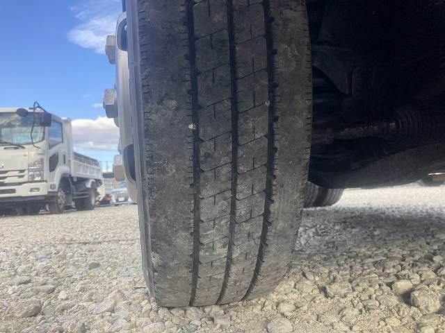 エルフトラック 2t積・平ボディ・5MT・全低床 2t積・平ボディ・5MT・全低床・坂道発進補助装置・電格ミラー・メッキパーツ・シートカバー・キーレス・エコモードスイッチ・フォグ・ETC・ゲートチェーン・荷台内寸 L3134 W1630 H368(32枚目)