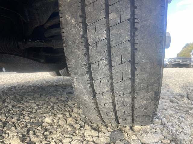 エルフトラック 2t積・平ボディ・5MT・全低床 2t積・平ボディ・5MT・全低床・坂道発進補助装置・電格ミラー・メッキパーツ・シートカバー・キーレス・エコモードスイッチ・フォグ・ETC・ゲートチェーン・荷台内寸 L3134 W1630 H368(33枚目)