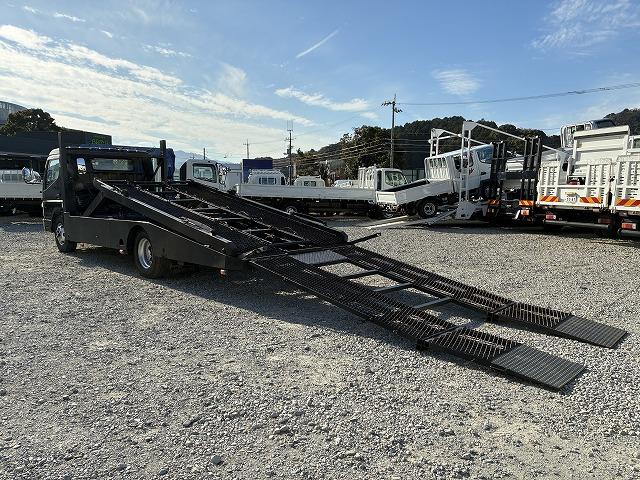 キャンター ３．１ｔ積・２台積・花見台・６ＭＴ　３．１ｔ積・２台積・花見台・６ＭＴ・坂道発進補助装置・電格ミラー・メッキパーツ・ＥＴＣ・ラジコン・外テール・ウィンチ（13枚目）