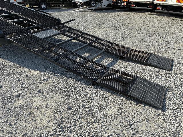 キャンター ３．１ｔ積・２台積・花見台・６ＭＴ　３．１ｔ積・２台積・花見台・６ＭＴ・坂道発進補助装置・電格ミラー・メッキパーツ・ＥＴＣ・ラジコン・外テール・ウィンチ（25枚目）