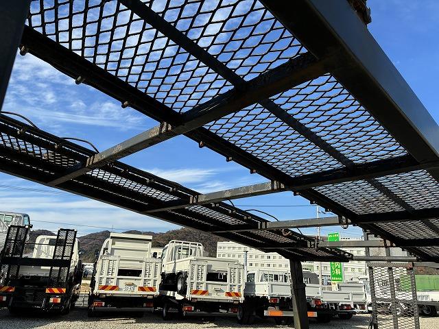 キャンター ３．１ｔ積・２台積・花見台・６ＭＴ　３．１ｔ積・２台積・花見台・６ＭＴ・坂道発進補助装置・電格ミラー・メッキパーツ・ＥＴＣ・ラジコン・外テール・ウィンチ（26枚目）