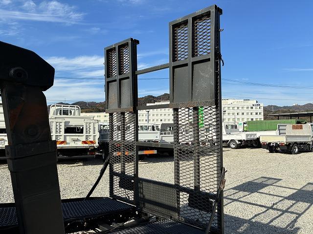 キャンター ３．１ｔ積・２台積・花見台・６ＭＴ　３．１ｔ積・２台積・花見台・６ＭＴ・坂道発進補助装置・電格ミラー・メッキパーツ・ＥＴＣ・ラジコン・外テール・ウィンチ（27枚目）