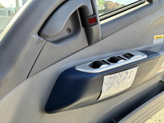 キャンター ３．１ｔ積・２台積・花見台・６ＭＴ　３．１ｔ積・２台積・花見台・６ＭＴ・坂道発進補助装置・電格ミラー・メッキパーツ・ＥＴＣ・ラジコン・外テール・ウィンチ（54枚目）