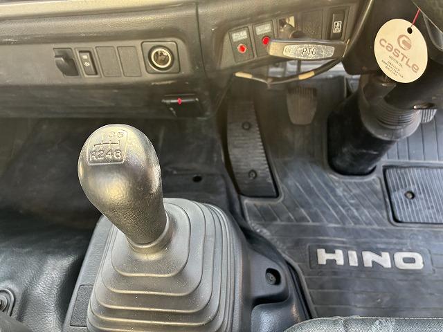 ヒノレンジャー タダノ４段クレーン・フックイン・６ＭＴ・２．８ｔ積　タダノ４段クレーン・フックイン・６ＭＴ・２．８ｔ積・ＺＥ３０４Ｈ（同年式）・メッキパーツ・ロープ穴４対・アシストゲート・ＥＴＣ・荷台内寸　Ｌ５４４０　Ｗ２１３８　Ｈ４０２（44枚目）