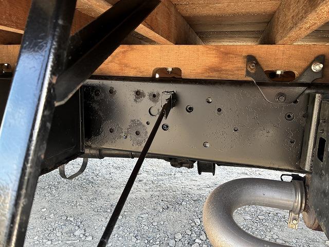 ヒノレンジャー タダノ４段クレーン・フックイン・６ＭＴ・２．８ｔ積　タダノ４段クレーン・フックイン・６ＭＴ・２．８ｔ積・ＺＥ３０４Ｈ（同年式）・メッキパーツ・ロープ穴４対・アシストゲート・ＥＴＣ・荷台内寸　Ｌ５４４０　Ｗ２１３８　Ｈ４０２（47枚目）