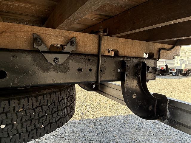 ヒノレンジャー タダノ４段クレーン・フックイン・６ＭＴ・２．８ｔ積　タダノ４段クレーン・フックイン・６ＭＴ・２．８ｔ積・ＺＥ３０４Ｈ（同年式）・メッキパーツ・ロープ穴４対・アシストゲート・ＥＴＣ・荷台内寸　Ｌ５４４０　Ｗ２１３８　Ｈ４０２（48枚目）