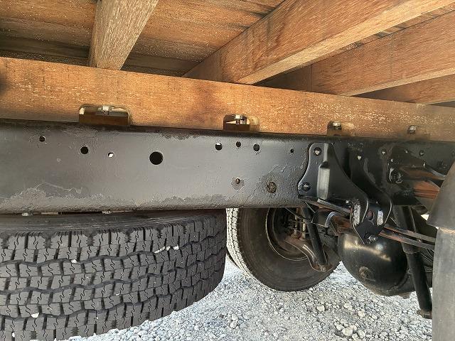 ヒノレンジャー タダノ４段クレーン・フックイン・６ＭＴ・２．８ｔ積　タダノ４段クレーン・フックイン・６ＭＴ・２．８ｔ積・ＺＥ３０４Ｈ（同年式）・メッキパーツ・ロープ穴４対・アシストゲート・ＥＴＣ・荷台内寸　Ｌ５４４０　Ｗ２１３８　Ｈ４０２（50枚目）