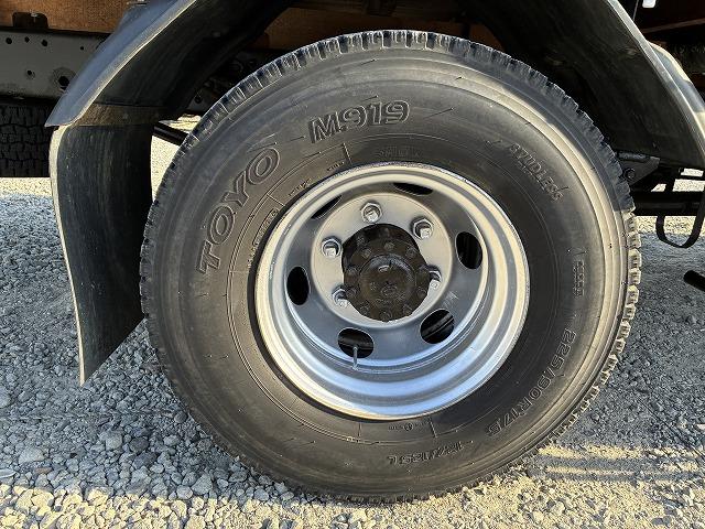 ヒノレンジャー タダノ４段クレーン・フックイン・６ＭＴ・２．８ｔ積　タダノ４段クレーン・フックイン・６ＭＴ・２．８ｔ積・ＺＥ３０４Ｈ（同年式）・メッキパーツ・ロープ穴４対・アシストゲート・ＥＴＣ・荷台内寸　Ｌ５４４０　Ｗ２１３８　Ｈ４０２（63枚目）