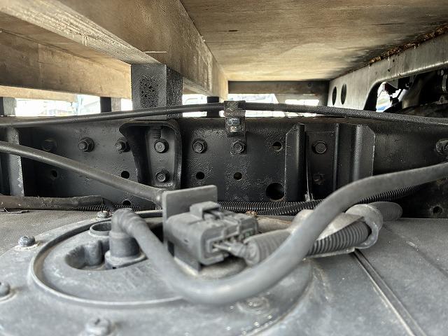 キャンター ２ｔ積・平ボディ・ＡＴ・全低床・車検付　２ｔ積・平ボディ・ＡＴ・全低床・車検付・坂道発進補助装置・電格ミラー・エコモードスイッチ・メッキパーツ・フォグランプ・荷台内寸　Ｌ３１２２　Ｗ１６１８　Ｈ３９０（39枚目）