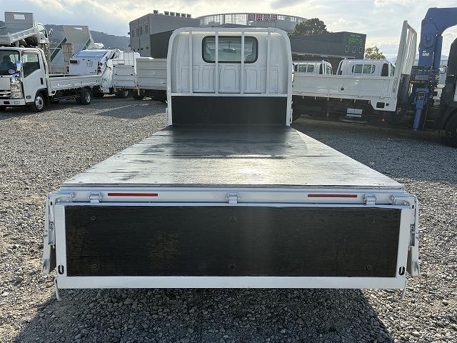 エルフトラック １．５ｔ積・平ボディ・１０尺・５ＭＴ・低床　１．５ｔ積・平ボディ・１０尺・５ＭＴ・メッキパーツ・ＥＴＣ・キーレス・低床・シートカバー・荷台内寸　Ｌ３１２５　Ｗ１６２１　Ｈ３９５（14枚目）